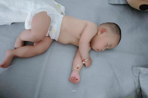 高安没满月的宝宝